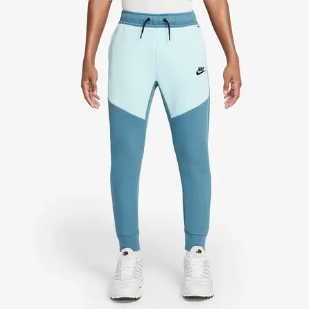 Nike Sportswear Older Kids Tech Fleece Joggers (8-15Y) image